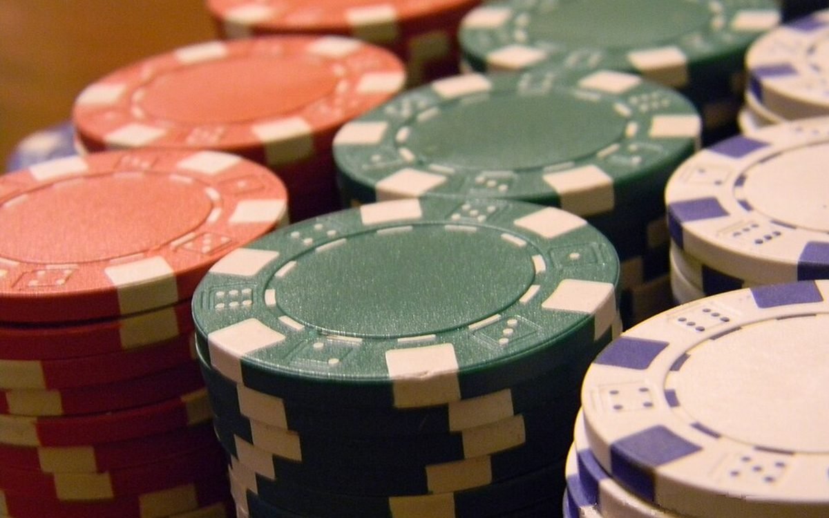 Répartition des jetons de poker : combien par joueur et de quelles valeurs