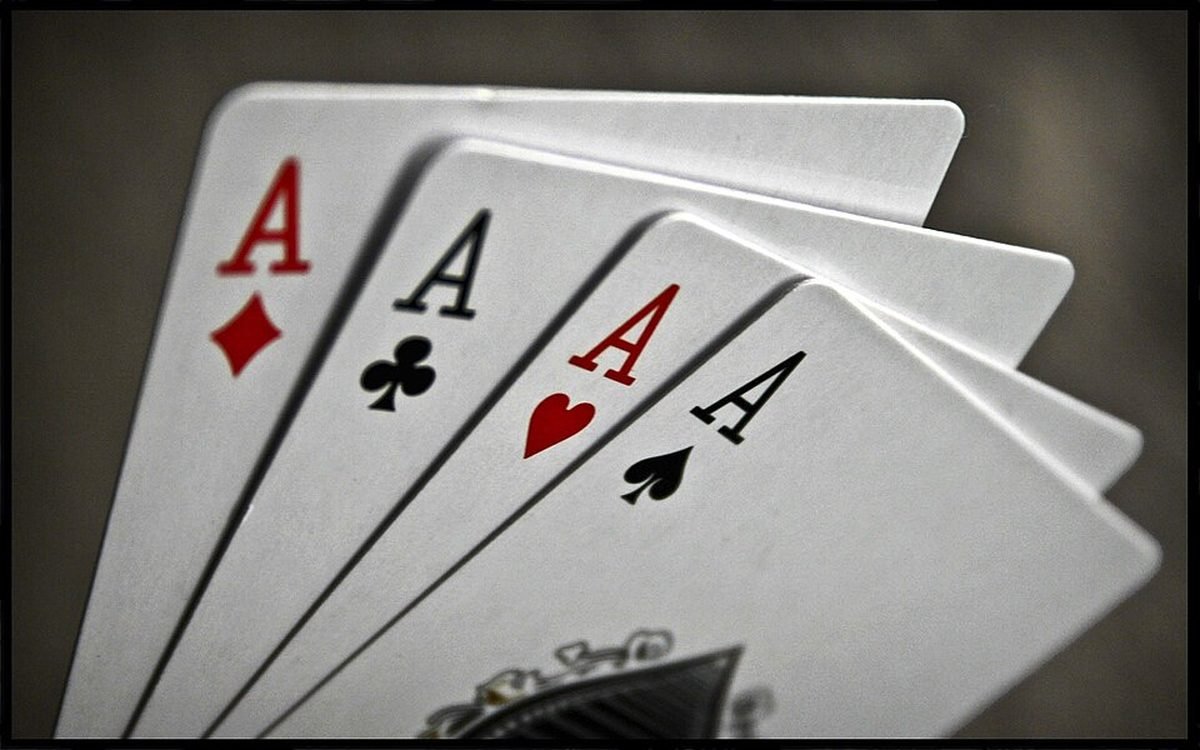 Ordre des mains au poker : les 10 combinaisons et leurs probabilités