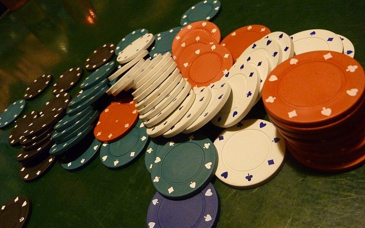 Jouer au poker comme un professionnel : les habitudes qui font la différence