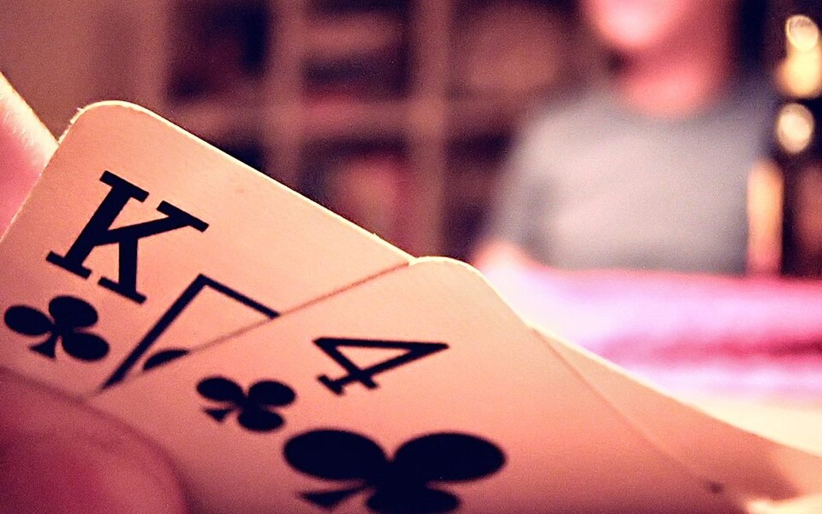 Vous avez vu les cartes de votre adversaire : ce que disent les règles et l’usage